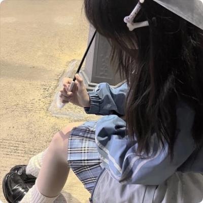 9顶假发的女孩